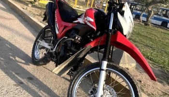 El de la moto roja - Puente Piedra 15121