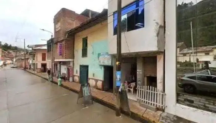 Botica Erikafarma -  Zona - Baños