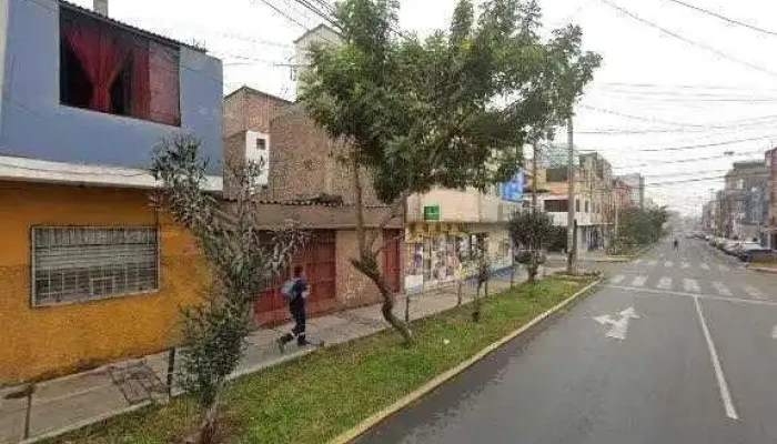 Boticas Dennis -  Cerca De Mideg - Lima