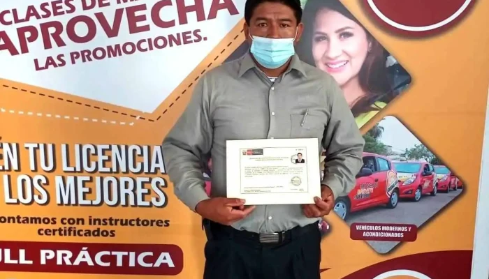 Brevetes y Escuela De Manejo: Global Car - Chota 06801