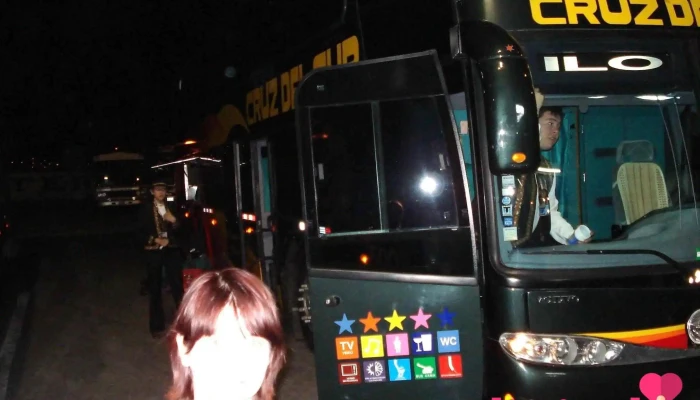 Cruz Del Sur -  Barcelona Bus Turistic - Arequipa