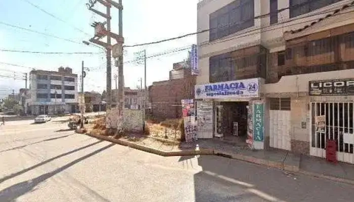 Farmacia Especializada 24horas -  Ubicaciondeg - Av. Universitaria N°327