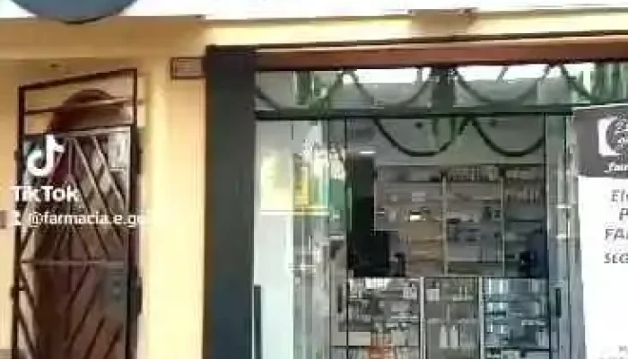 Farmacia Especializada El Golf -  Donde - Víctor Larco Herrera