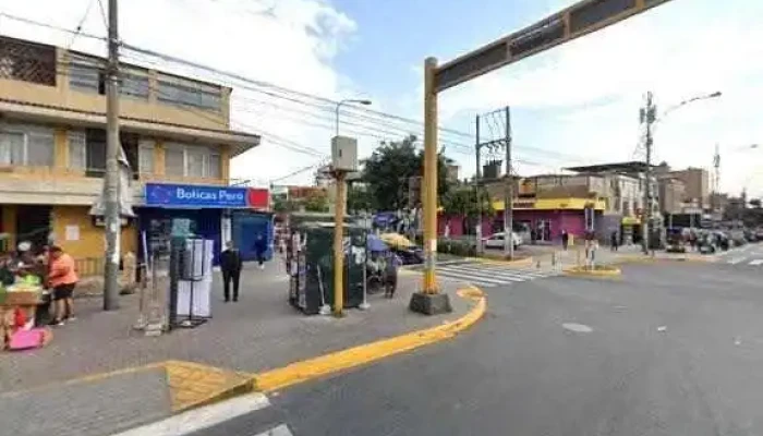 Farmacia Holiwood -  Videosdeg - Lima